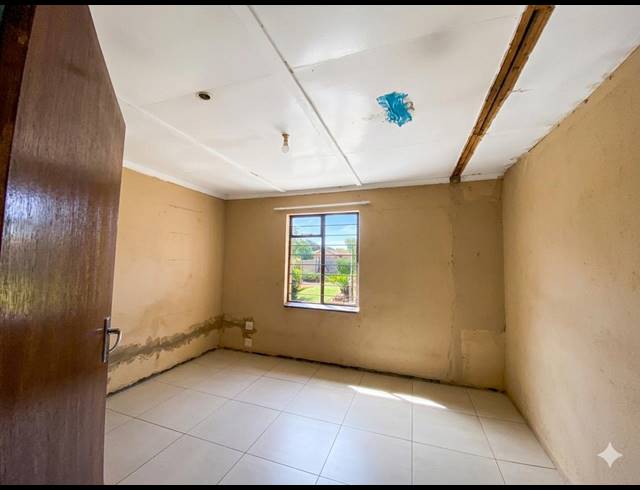 4 BEDROOM HOUSE FOR SALE IN SEBOKENG ZONE 3